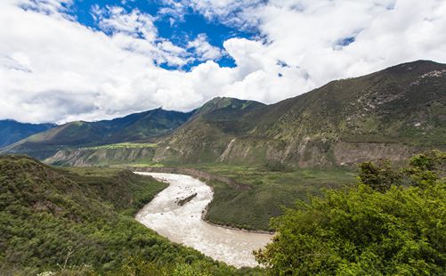 雅鲁藏布大峡谷