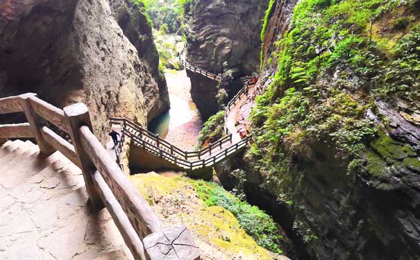 龙水峡地缝