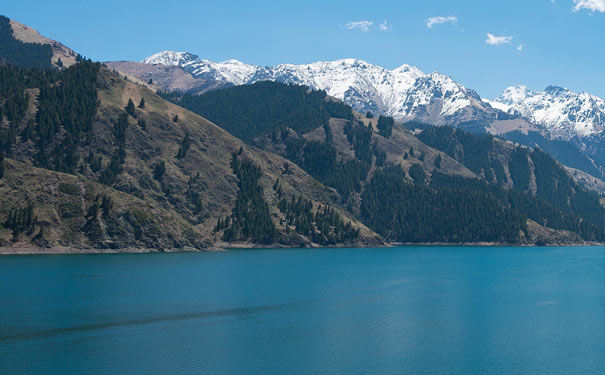 新疆旅游景点：天山天池