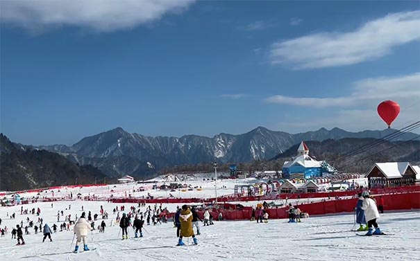 西岭雪山滑雪场